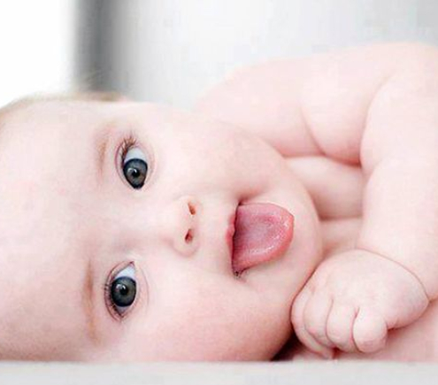 GIA ĐÌNH CẦN CÔ CHĂM BÉ LÀM BAO ĂN Ở LẠI