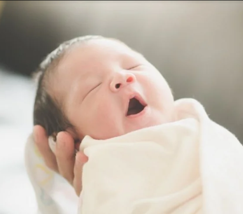 Tuyển cô chăm bé sơ sinh