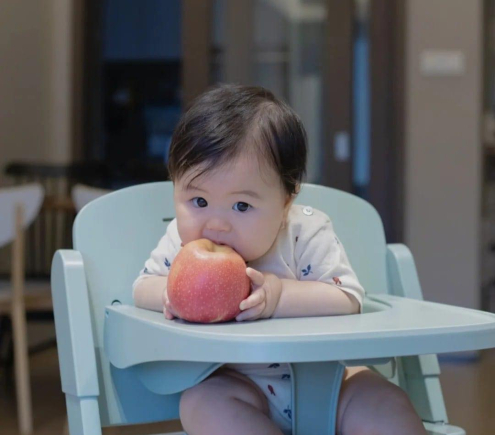 EM CẦN GẤP 1 CÔ CHĂM BÉ  