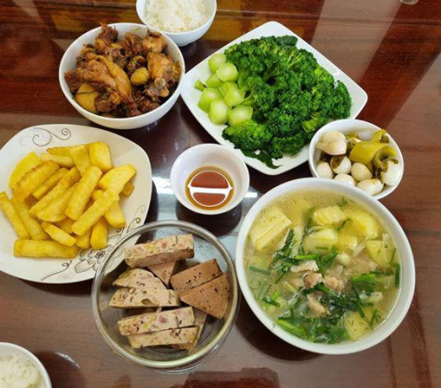 TUYỂN GẤP CÔ GIÚP VIỆC NHÀ , NẤU ĂN LÀM TẠI PHÚ NHUẬN-SG