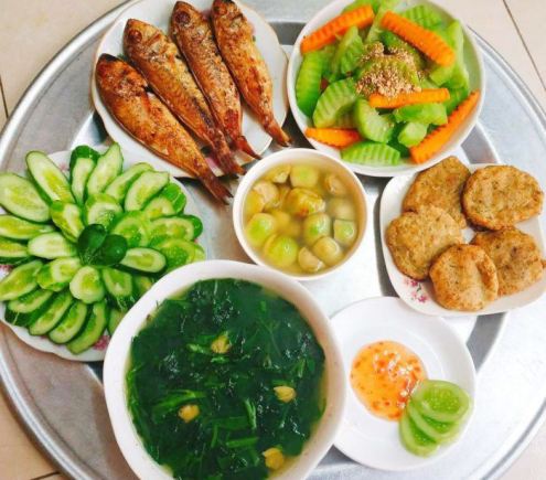 gia đình em cần tìm cô giúp việc bao ăn ở lại