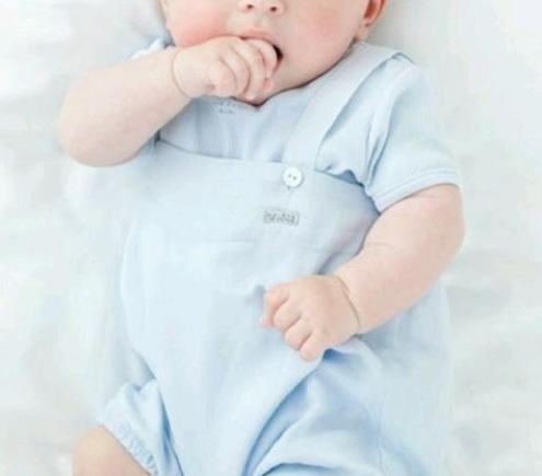 CHĂM BÉ 11 THÁNG TẠI QUẬN 1 TP.HCM   ( BAO ĂN Ở ) LƯƠNG 1O TRIỆU _ LIÊN HỆ SĐT : 0332381174