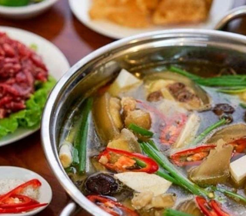 Cần Bạn Phụ Quán Lẩu Bò
