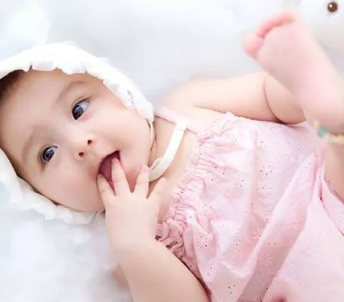 CẦN GẤP CÔ CHĂM BÉ , NHẬN NGƯỜI LÀM Ở LẠI