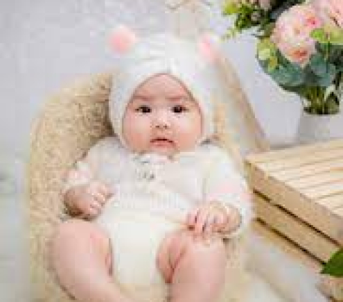 EM CẦN TÌM GẤP CÔ CHĂM BÉ Ở QUẬN 7-TPHCM