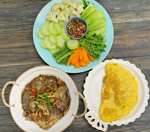 TUYỂN  GẤP CÔ LÀM Ở LẠI VỚI GIA ĐÌNH Ạ !