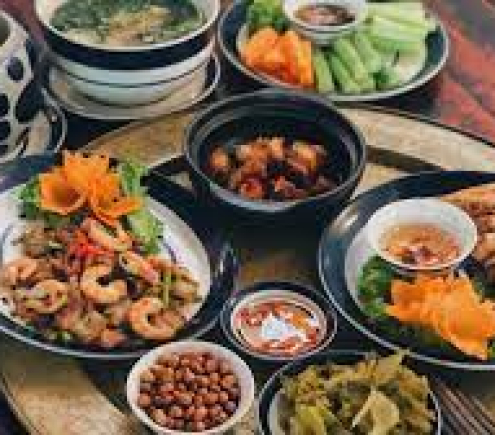 GIA ĐÌNH EM  CÂN GẤP 1 CHỊ GVN ,NẤU ĂN.LƯƠNG 9TR.IB-ZALO;0332381174