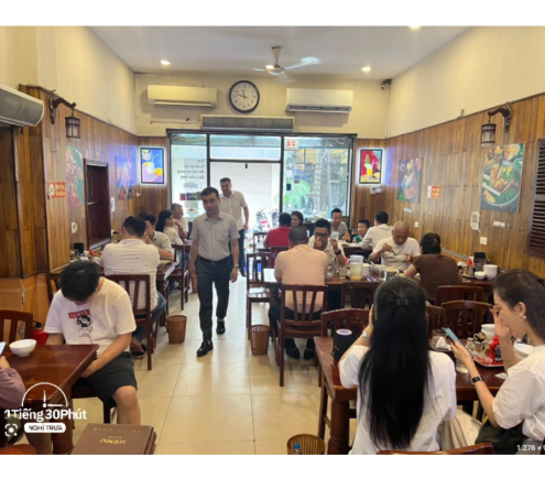 CÔ PHỤ QUÁN MỚI NGHỈ, CẦN TUYỂN GẤP 1 BẠN PHỤ QUÁN BƯNG BÊ BAO ĂN Ở