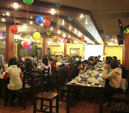Tuyển gấp 2 chị phụ quán cơm bao ăn ở lại tại Quận Tân Phú
