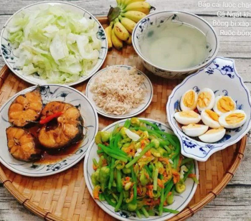 GIÚP VIỆC NHÀ _ NẤU ĂN LƯƠNG 10 TRIỆU ( BAO ĂN Ở ) LIÊN HỆ : 0332381174