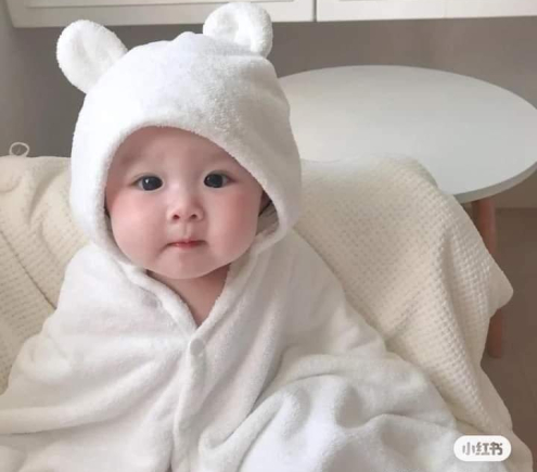 TUYỂN CÔ BẢO MẪU CHĂM BÉ 8 THÁNG