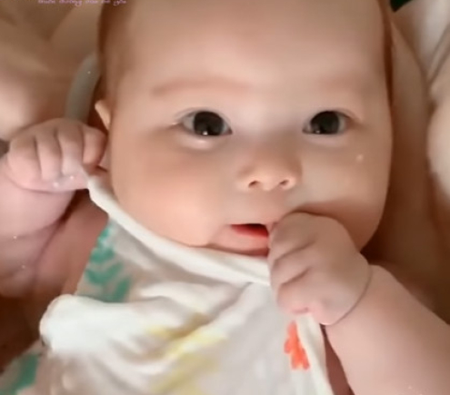 EM CẦN GẤP 1 CÔ CHĂM BÉ 5 THÁNG Ở QUẬN 1 Ạ !!!