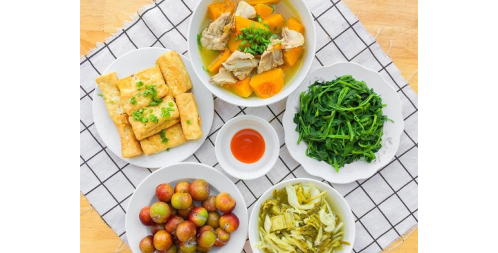 Nhà em ở Q1 cần 1 cô giúp việc nhà nấu ăn.