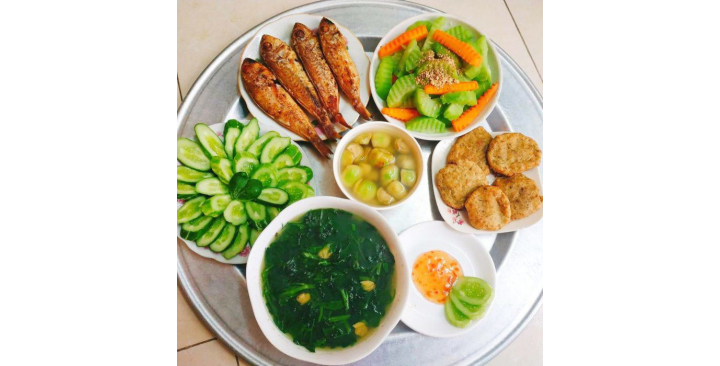 gia đình em cần tìm cô giúp việc bao ăn ở lại