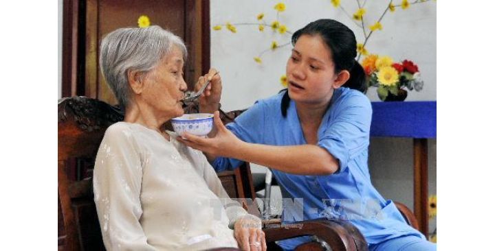 EM CẦN TÌM CÔ GIÚP VIỆC PHỤ CHĂM BÀ BAO ĂN Ở LẠI GÒ VẤP