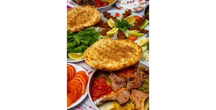NHÀ EM CẦN GẤP 1 CHỊ CHĂM BÉ SƠ SINH Ạ