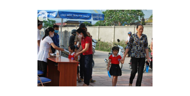 CẦN GẤP 1 CHỊ MIỀN TÂY BIẾT CHẠY XE TAY GA ĐƯA BÉ ĐI HỌC