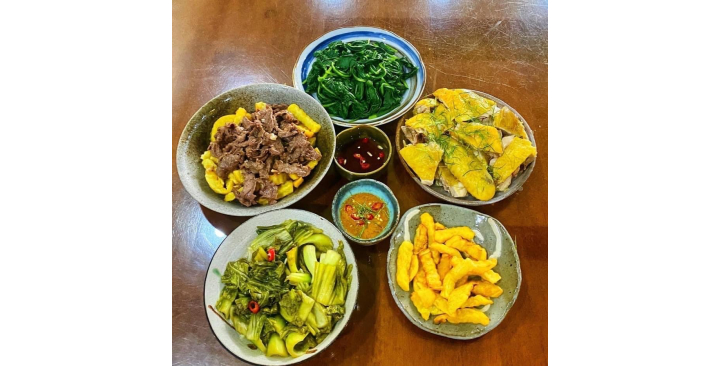 Cần tìm chị nấu ăn , giúp việc nhà làm ở lại bao ăn ở 